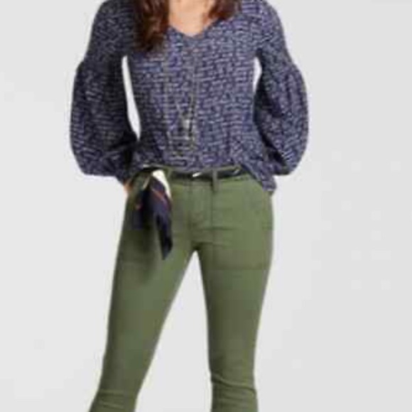 Medium Te Amo CAbi Blouse - Picture 2 of 4